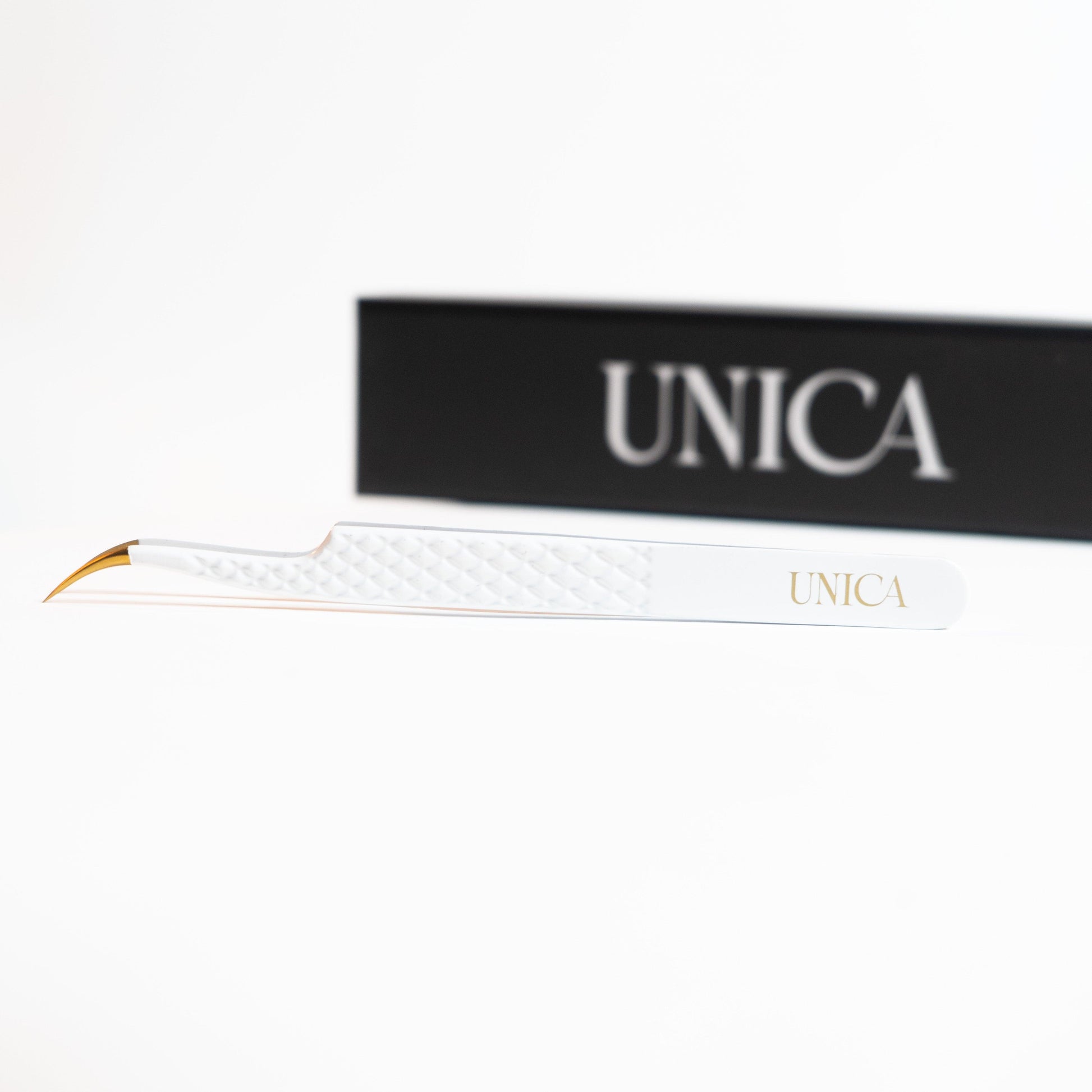 Curved Lash Tech Tweezer - Unica Beauty